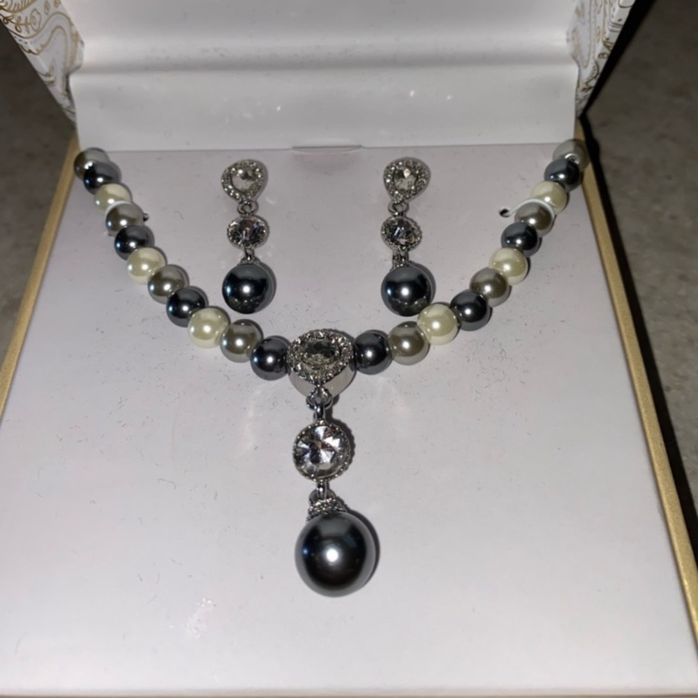 New in box, gorgeous Charter Club necklace set from Macys - Picture 2 of 3